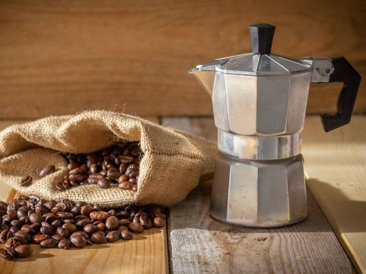 Café perfecto con cafetera Italiana